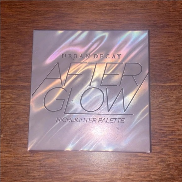 ❤️HP❤️ Urban Decay Highlighter Palette - Picture 1 of 2
